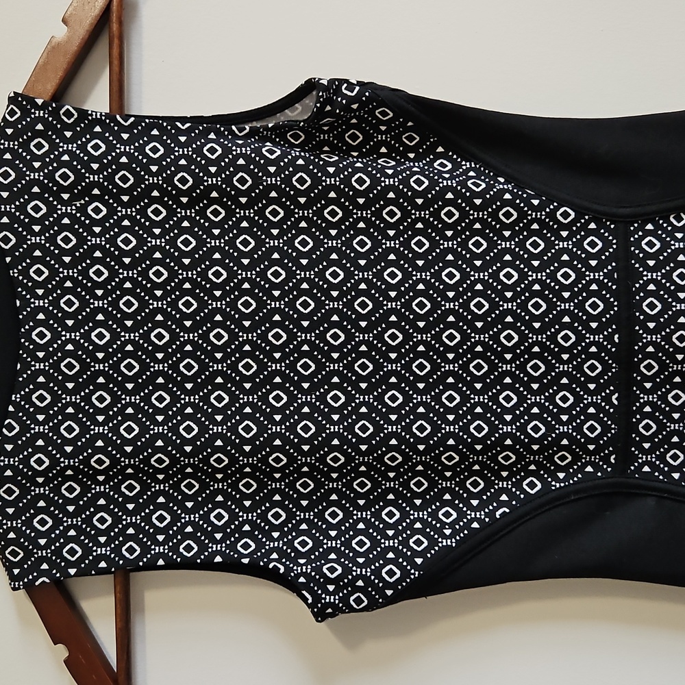 Elegant Black and White Patterned Dress - - Picture 5 of 11